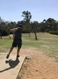 Disc golf throwing technique